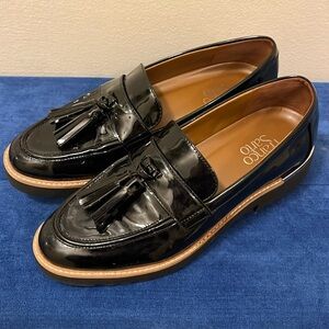 Franco Sarto black faux patent leather tassel loafers US8.5